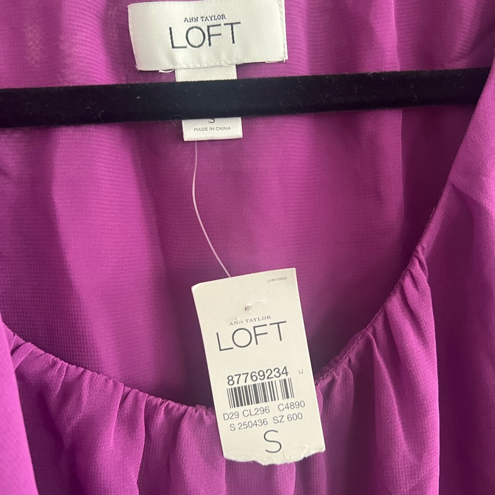 Ann Taylor Loft Ruffle top - Picture 3 of 4